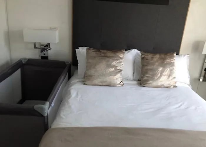 Beautiful 2 Steps From The דירה ארסשון