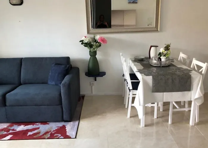 Beautiful 2 Steps From The דירה ארסשון