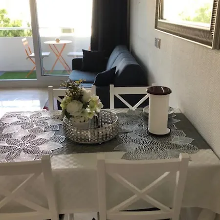 Apartment Beautiful 2 Steps From The