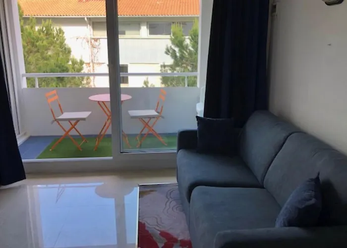 Apartment Beautiful 2 Steps From The *